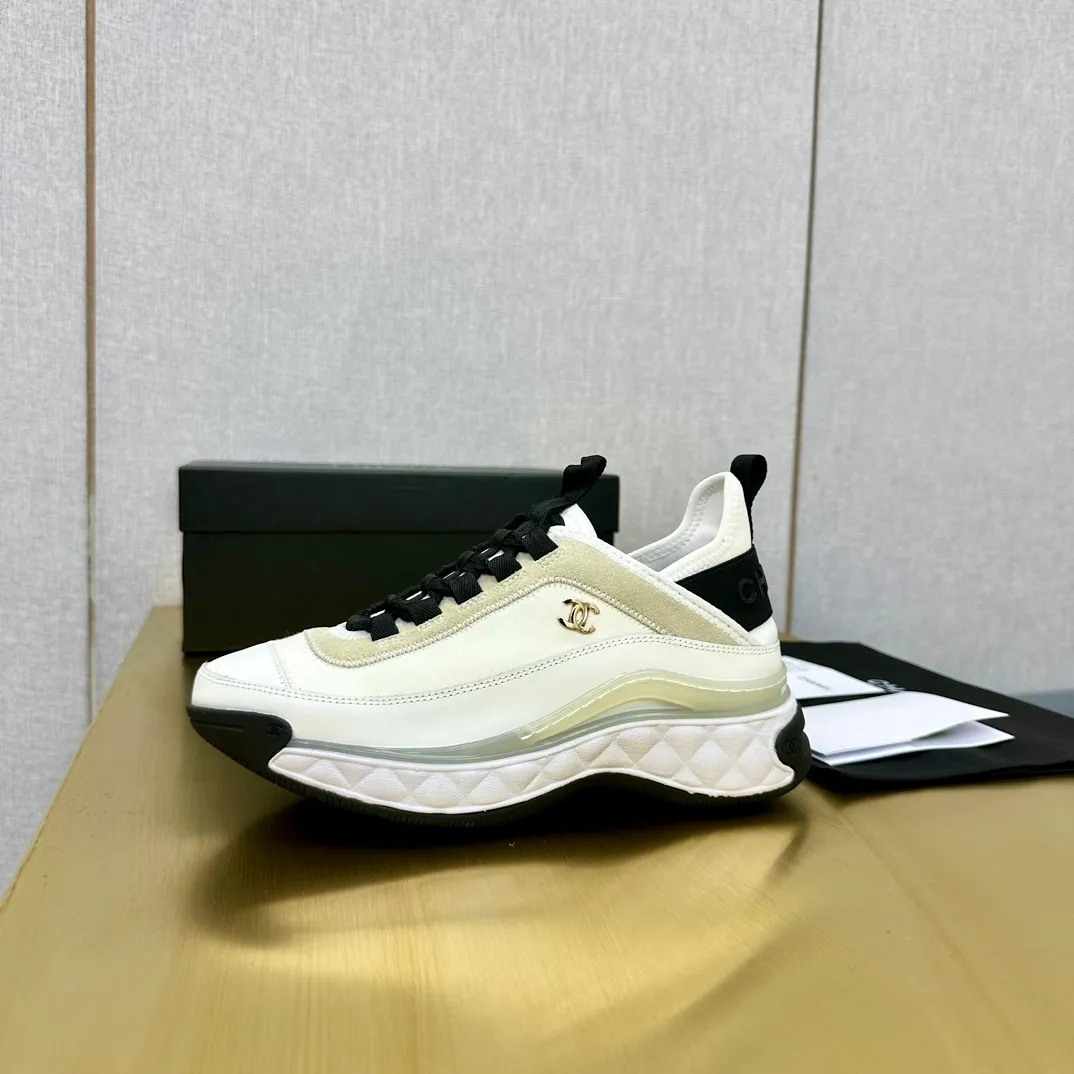 👟👟Ex-factory price 480👟👟 Women's shoes, women's clothing, top version Chanel Chanel - 2023 counter top casual sports shoes. This classic design; the upper is electro-embroidered with a variety of techniques; the outsole is fashionable and sporty; it is unusual to incorporate a variety of color matching elements... The diversified mix and match is very beautiful and versatile, and can be used for leisure, fashion, sports and outdoor... ꫛꫀꪝ Go➫ Material: ❶The upper is made of: original imported mercerized velvet + double-layer breathable mesh ❷The inner lining is made of: the original imported breathable mesh ❸The outsole is based on: original T👟👟factory price U combination outsole counter boutique packaging full set women 35-41 men 38-46 ᅟᅠᅟᅠᅟᅠ